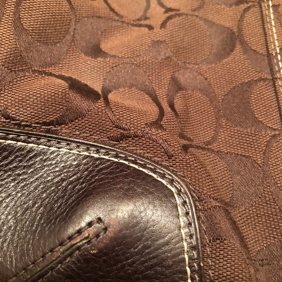 Women’s Coach shoulder purse - Picture 4 of 8